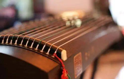 What should I do if my fingers don't obey when I play the guzheng?