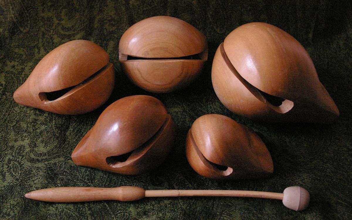 Playing method and application of wooden fish
