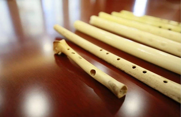How the Bone Flute is Played