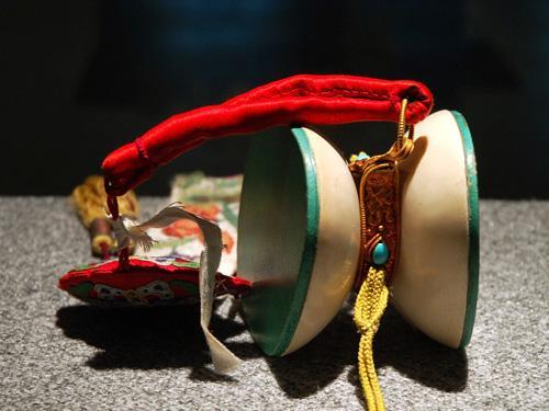 The shape and structure of damaru