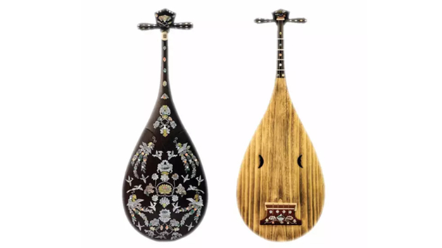 The difference between the five-stringed lute and the four-stringed lute