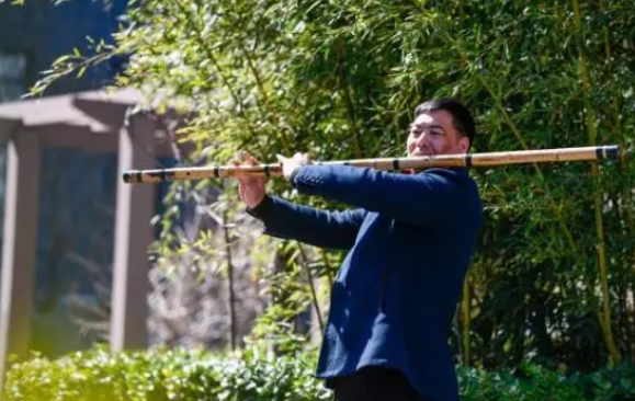 中国传统文化传承“中华达人”2米竹笛吹出空灵之音