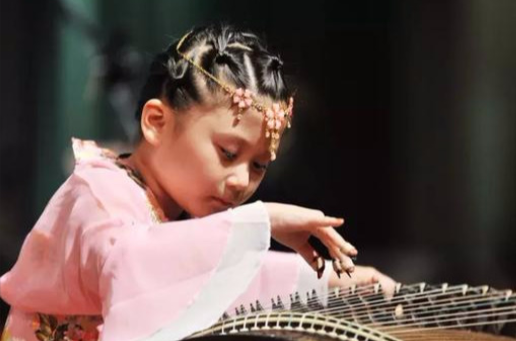 The most suitable collection of ethnic musical instruments for children to learn