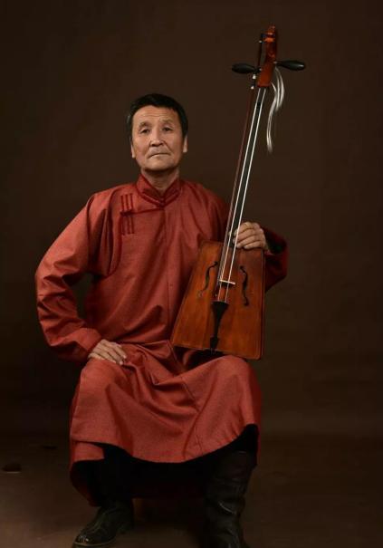 北疆工匠马头琴制作师乌力吉：40年一见钟“琴”