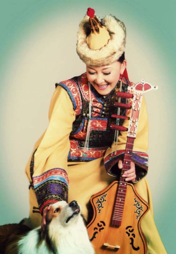千年火不思蒙古传承人——乌日娜