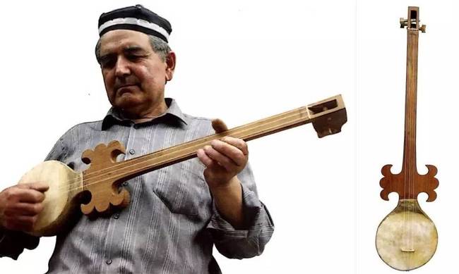 The plucked type of common ethnic musical instruments in Xinjiang