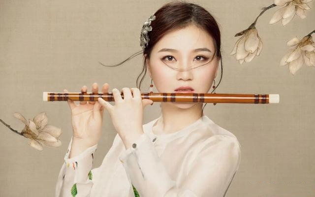 Conquering the world with the sound of the flute, China's first female bamboo flute doctor, Meng Xiaojie, performed the Divine Comedy