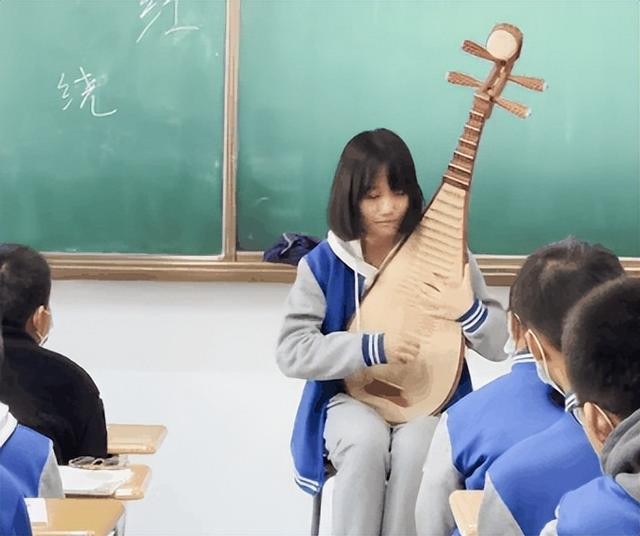 The first-year high school girl used the pipa to interpret ancient prose to amaze everyone. Netizens: The reason why she can't remember it has been found