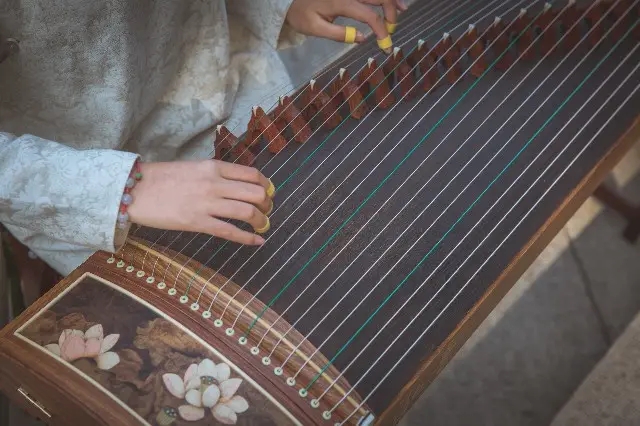 How to play Glide and Glide on Guzheng