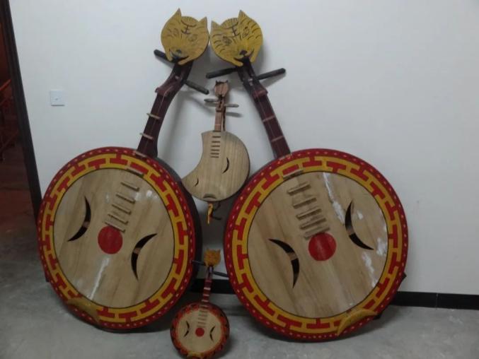The performance of the Yueqin, a national musical instrument, is inherited from Yongshan