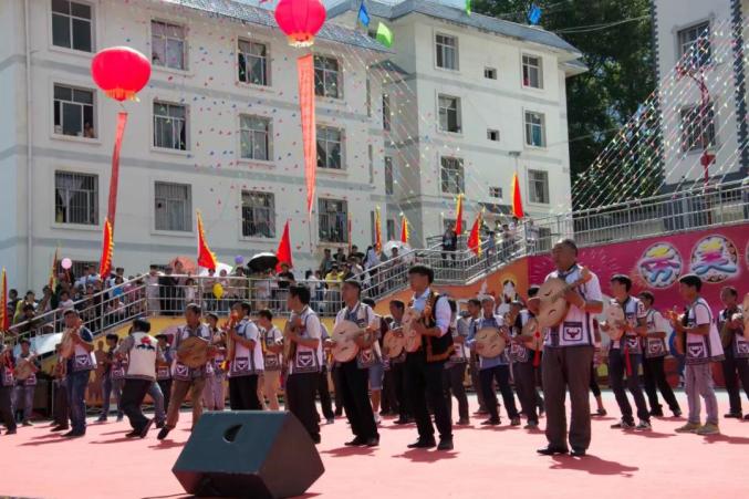 The performance of the Yueqin, a national musical instrument, is inherited from Yongshan