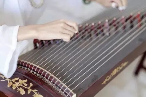 The correct hand shape of the guzheng and the mistakes that are easy to make