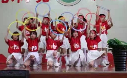 Xiaojin Central Primary School, Lintong District, Xi'an City held an art exhibition and a celebration of June 1