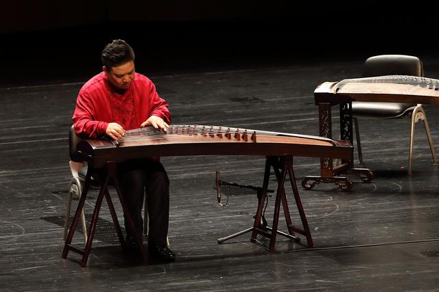 Is it suitable for boys to learn guzheng?
