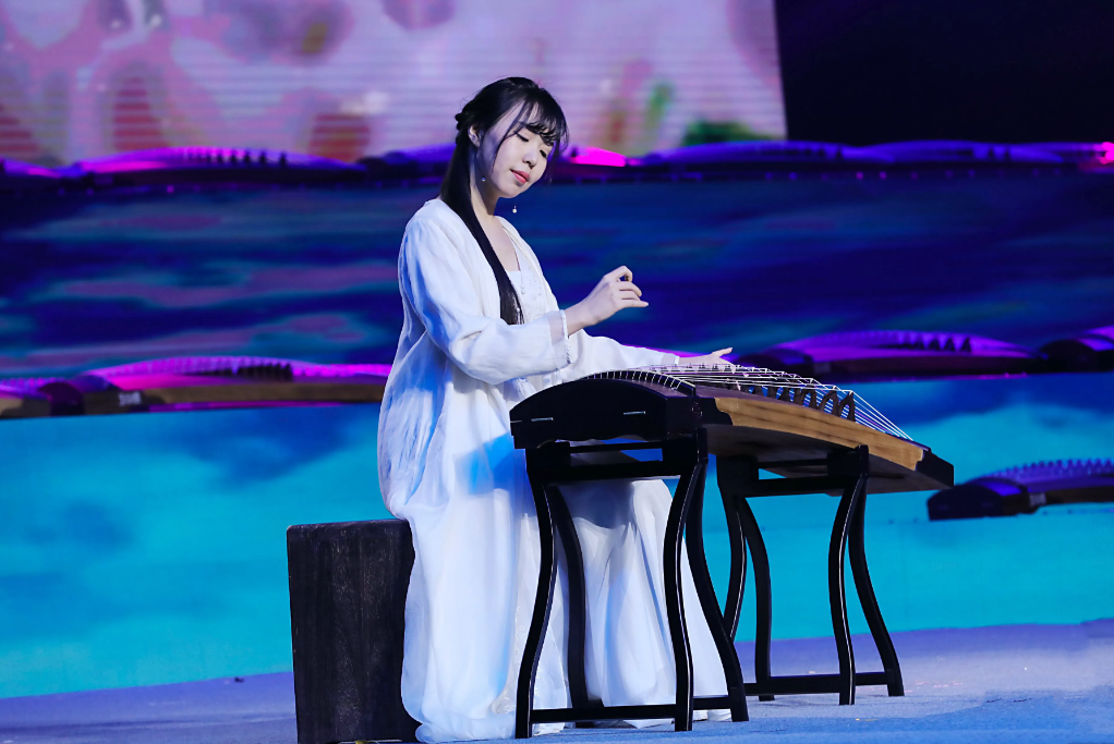 The main moving parts in guzheng playing