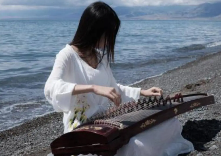 The playing strength of Guzheng has changed from 