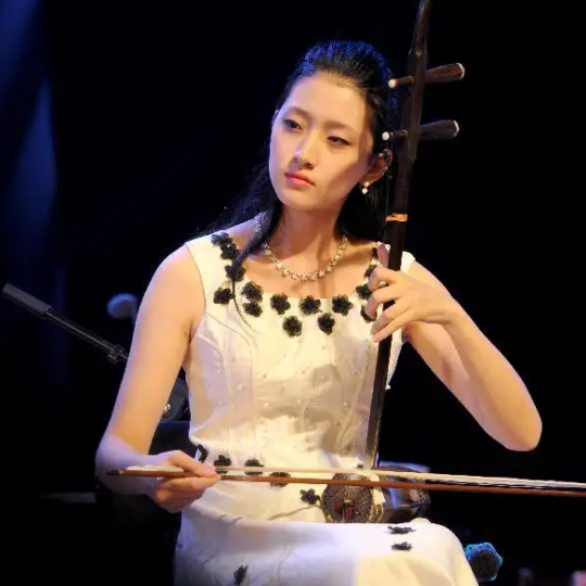 What is the overtone of Erhu?