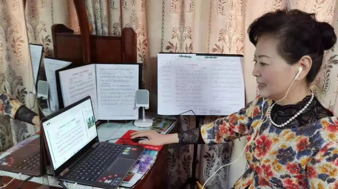 The live online course of cucurbit silk in Changning District Senior University is in full swing