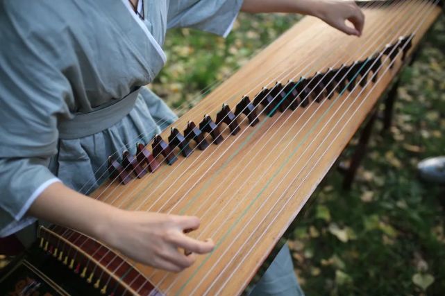 The Elementary School of Chaoyang School of the High School Affiliated to Renmin University of China held an online folk music special performance of Guzheng