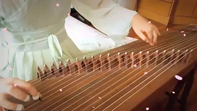 Why are there so many small cracks on the guzheng in the north?