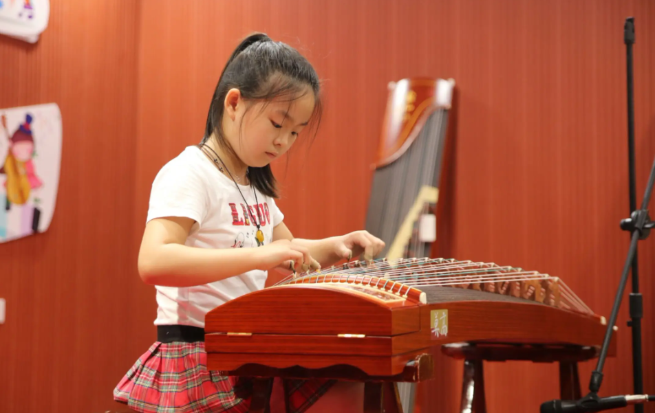 Why is the Guzheng playing incoherent and fluent?