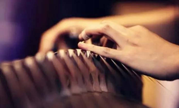How to avoid injury to the left hand when practicing the guzheng?