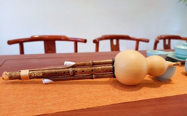 Musical instrument skewer Momo Ayi's 