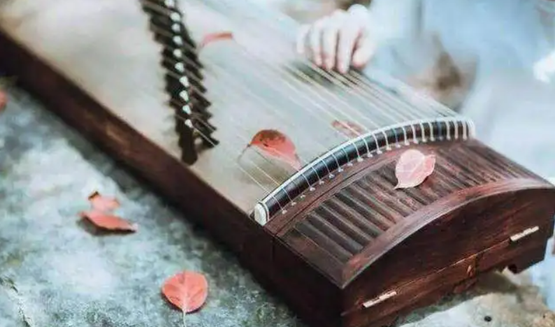 This way, the guzheng is full of charm!
