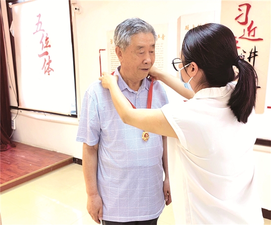 Guangming community carried out the theme activity of celebrating July 1st