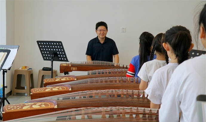 Heze Workers' Cultural Palace held a children's guzheng public welfare class