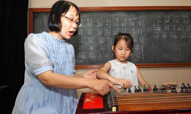 Zhucheng Cultural Center Holds Summer Guzheng Public Welfare Training Course for Minors