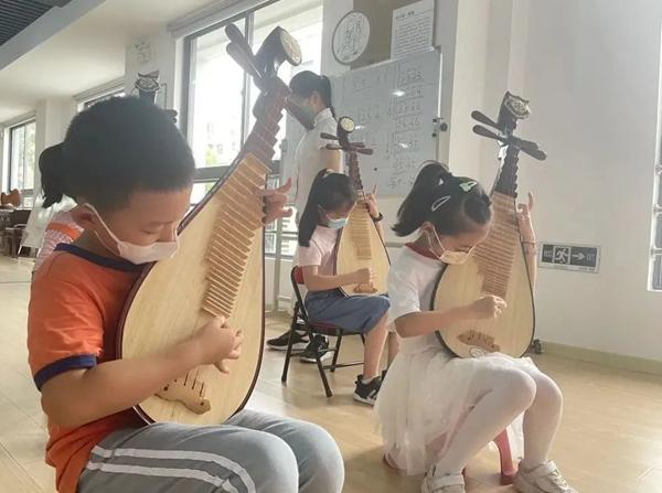 Learn Pipa for free at your doorstep! Nearly 200 Pudong Pipa students have been trained here