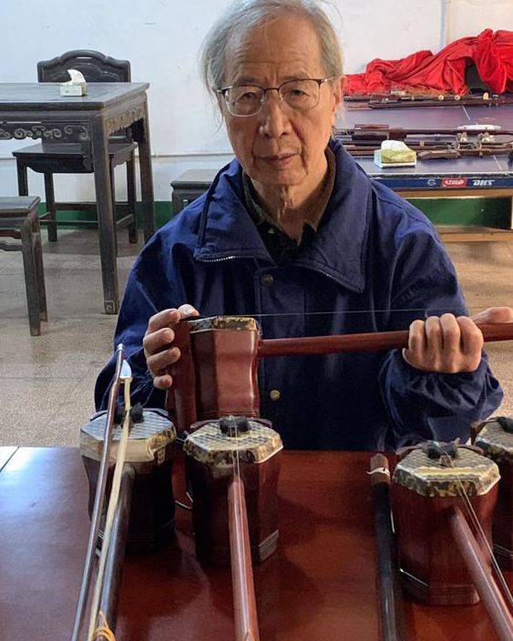 九江81岁的二胡“守艺人” 传承文化 让更多人爱上二胡