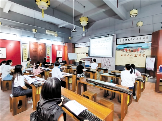 The fourth public welfare introductory class of Gangzhou Guqin art opened in Xinhui District Museum