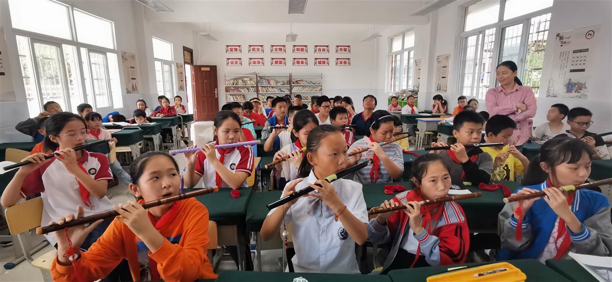 Instrumental Music Enters Yangluo No. 5 Primary School and Insists on Implementing Instrumental Music Characteristic Courses