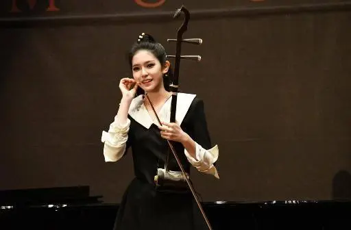 Chinese girls share the charm of erhu in the United States and promote traditional culture to the international stage