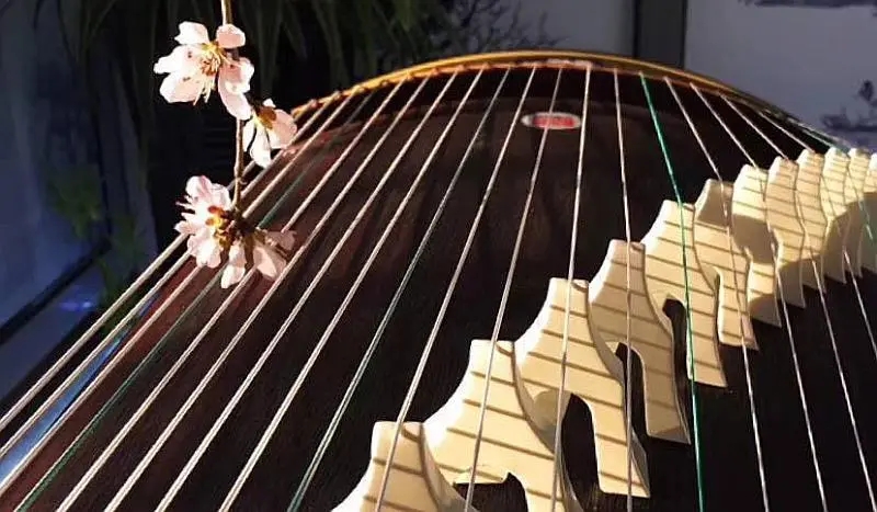 Let the excellent traditional culture to the world. Guzheng Experience activities will be held in the International Drawing Room