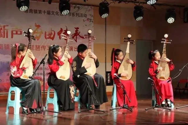String rhyme new sound sea melody inheritance children's lute performance show Pudong school lute unique charm