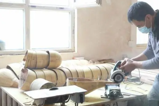 Enter the intangible cultural instrument workshop in Bagqi Village to 