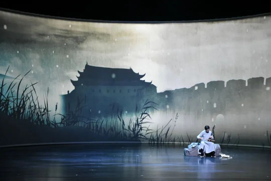 Large-scale multimedia Sun Wenming Erhu scene concert: sound and light focus on 