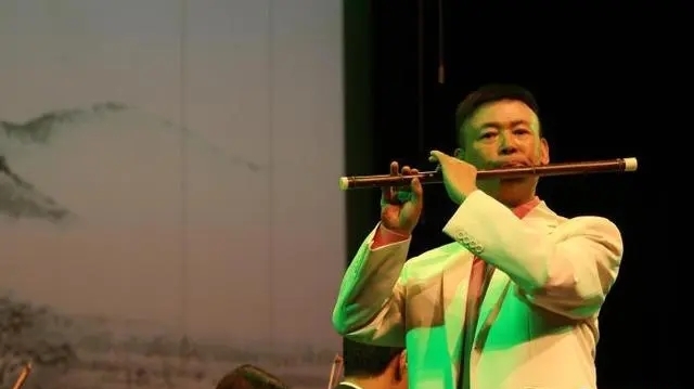 Chinese Flute Autumn Rhyme Canadian Chinese Flute Performer Performs Classic Flute Songs