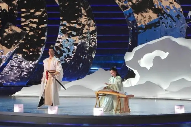 Asian Games stage to show the national style and elegant rhyme guzheng player Yuan Sha with sincerity to convey Chinese culture to the world