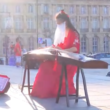 【法国街头】古筝演奏《无双的王者》