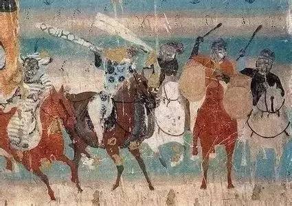 What ethnic musical instruments are there in Dunhuang frescoes?