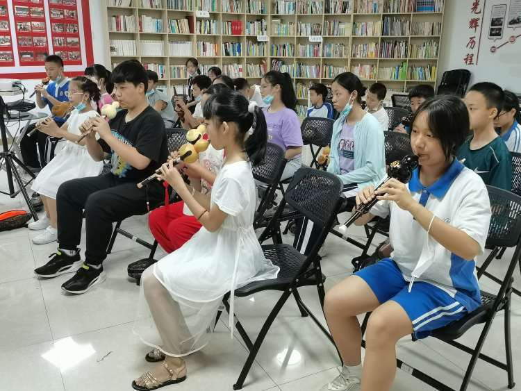 In 2022, the public welfare art training for cultural and sports into the party and the masses - the training course for young art students and cucurbit flute officially started