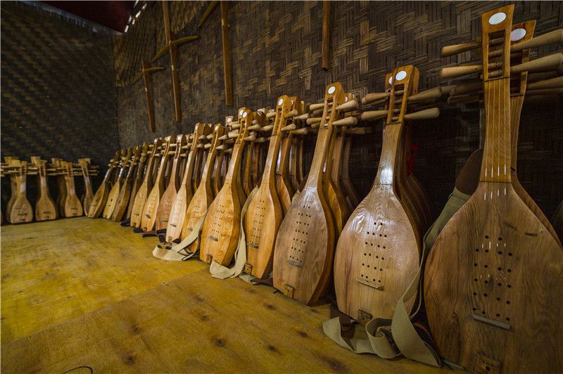 Deng Fusheng, the inheritor of the state-level intangible cultural heritage: polishing national musical instruments and spreading Nujiang culture